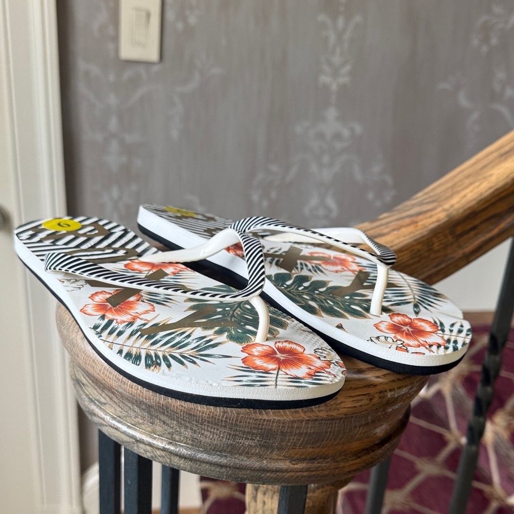ROXY ladies floral flip-flop size 9 excellent condition - Picture 2 of 8